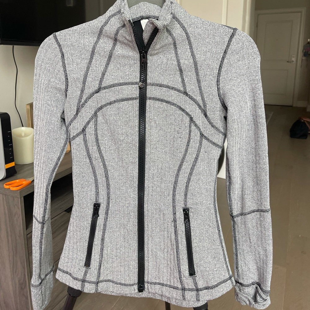 Lululemon athletic Zip size 4